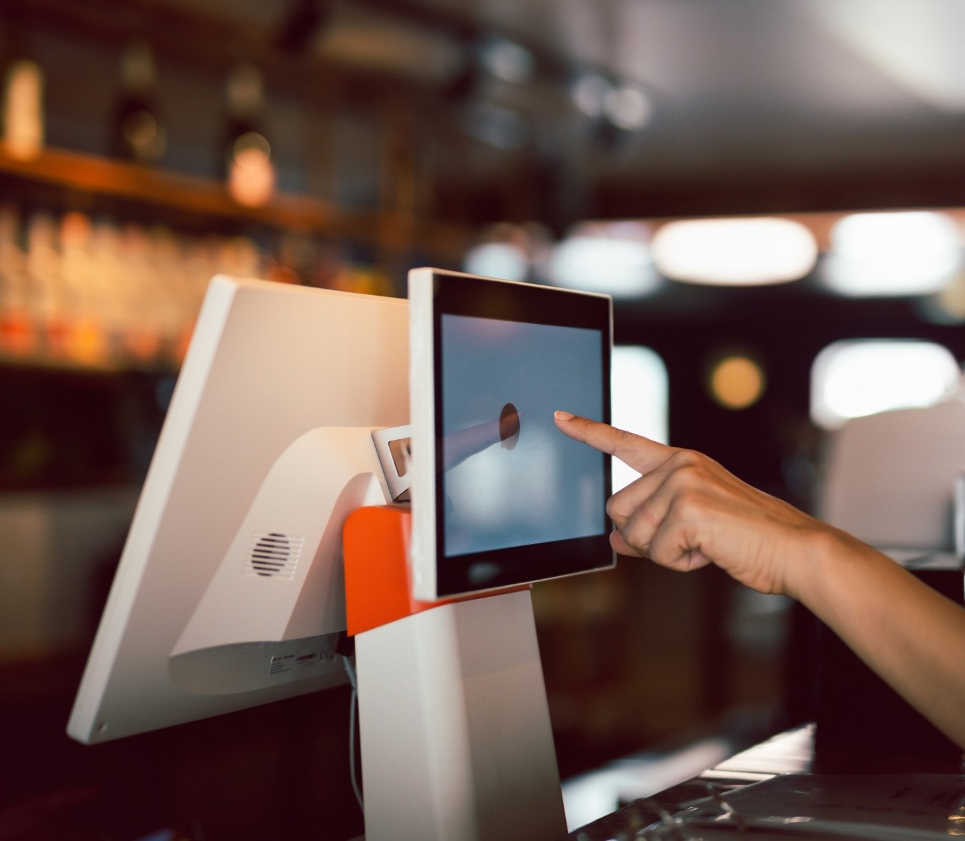 Soluciones-equipamiento-tecnologia-punto-venta-kioscos-reciclador-efectivo-mobiliario-carteleria